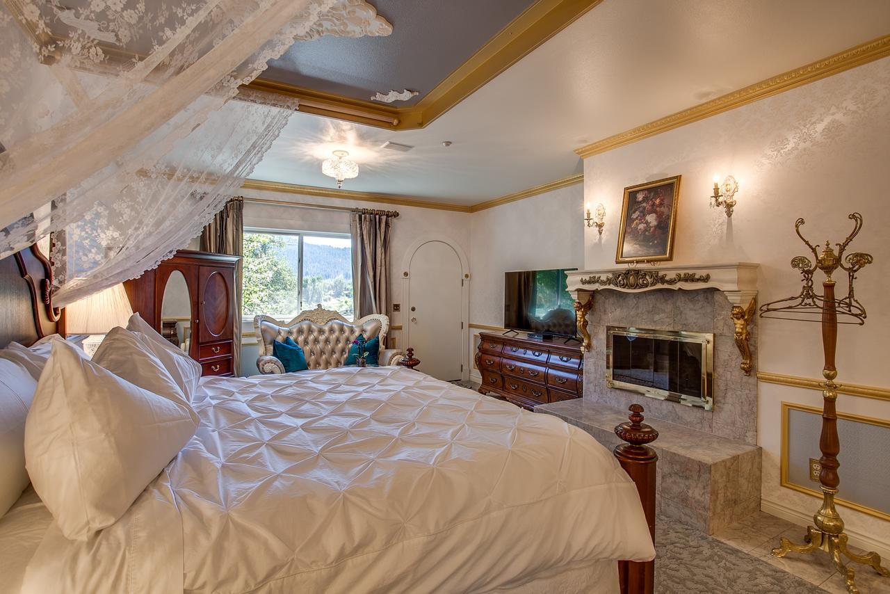 Storybook Riverside Inn Leavenworth Bagian luar foto
