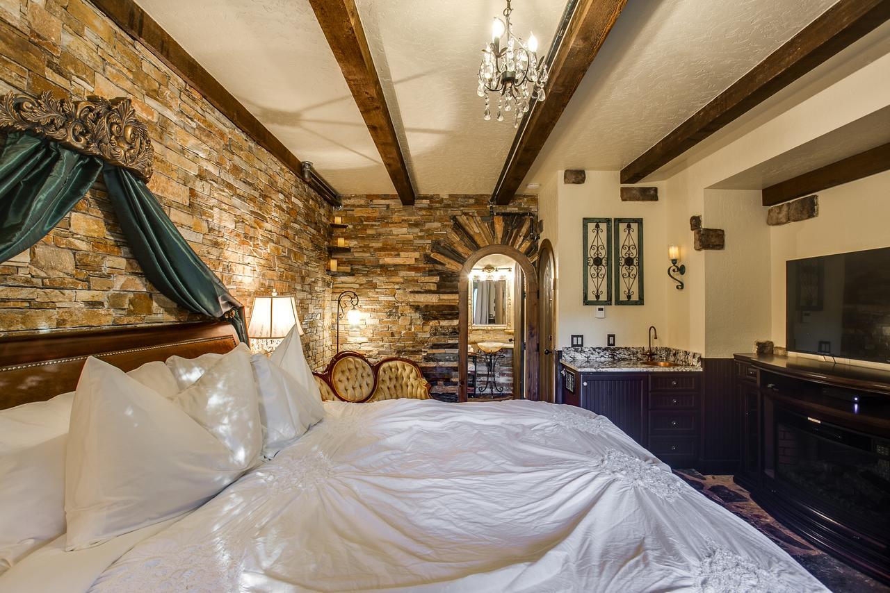 Storybook Riverside Inn Leavenworth Bagian luar foto